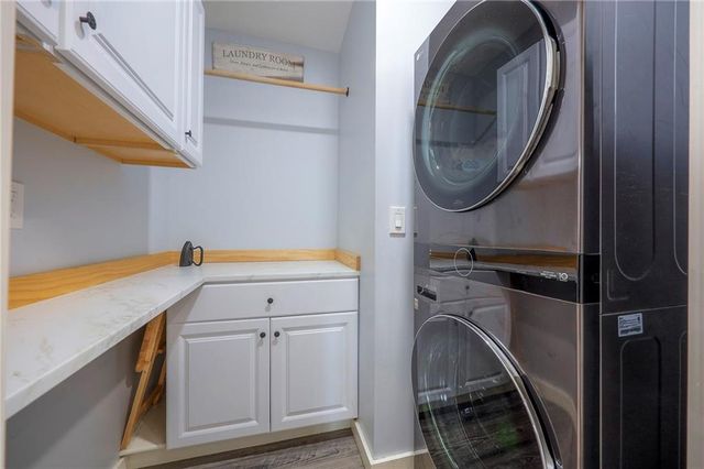 811 N 900th Road, Lawrence, KS 66047