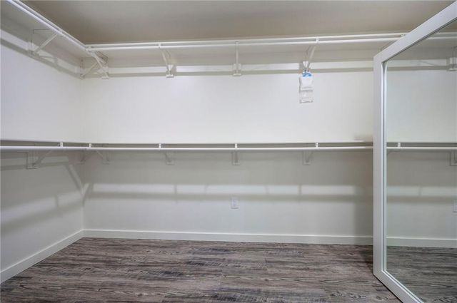 811 N 900th Road, Lawrence, KS 66047