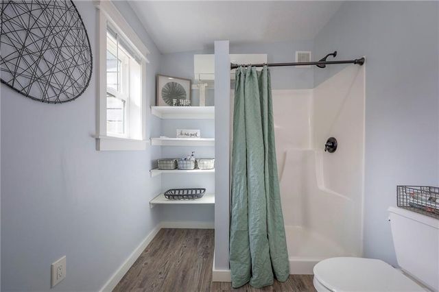 811 N 900th Road, Lawrence, KS 66047