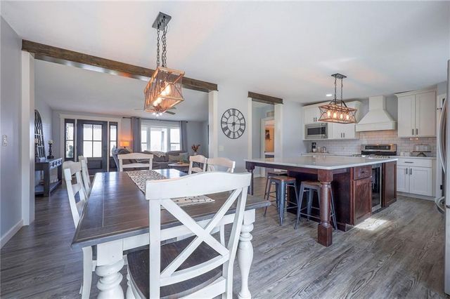 811 N 900th Road, Lawrence, KS 66047