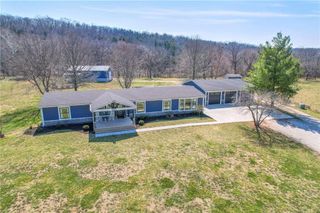 811 N 900th Road, Lawrence, KS 66047