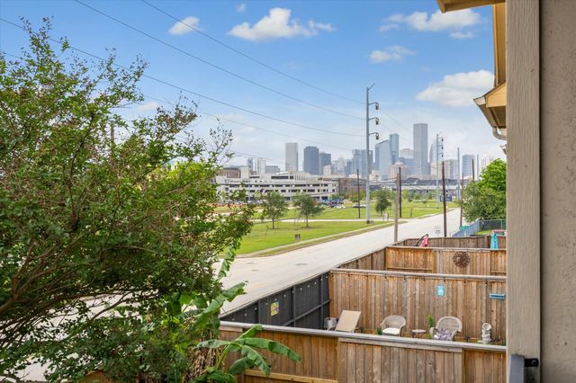 210 Grove Street, Houston, TX 77020