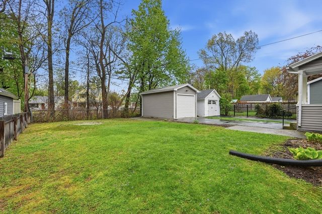77 Dorset St, Springfield, MA 01108