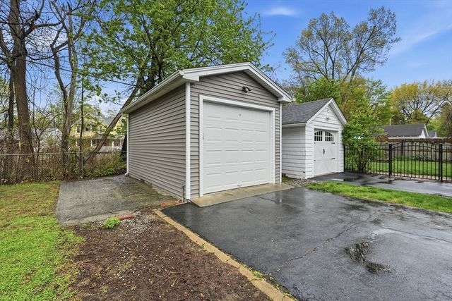 77 Dorset St, Springfield, MA 01108