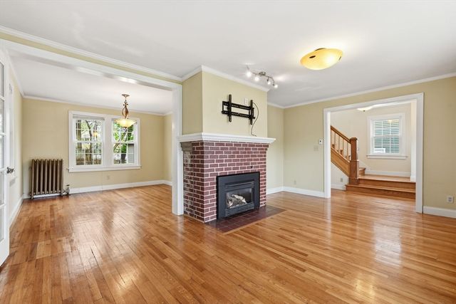 77 Dorset St, Springfield, MA 01108