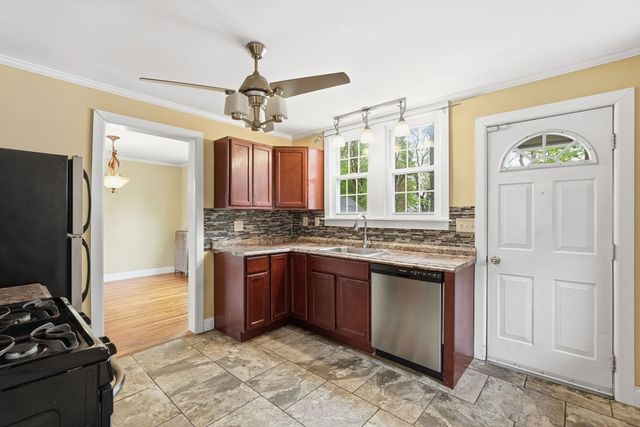 77 Dorset St, Springfield, MA 01108