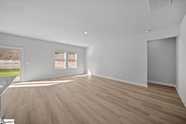 560 Cozy Bluff Road, Spartanburg, SC 29301