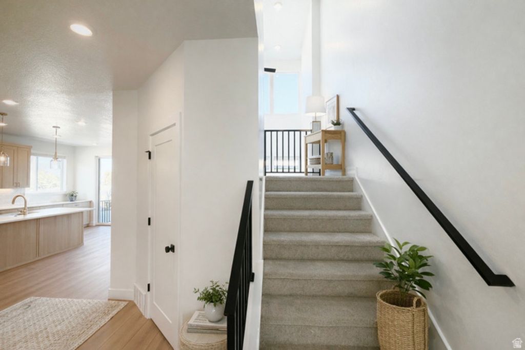 Image 7 of property listing at 6716 S VAUGHN LN #22, Midvale, UT 84047