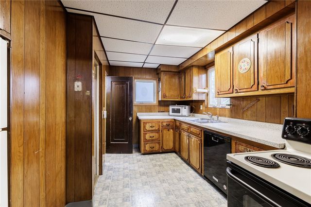 22 Grassmere Park, Rochester, NY 14612