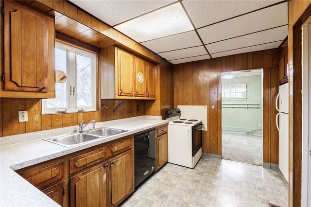 22 Grassmere Park, Rochester, NY 14612