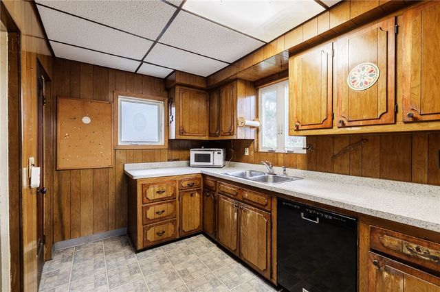 22 Grassmere Park, Rochester, NY 14612