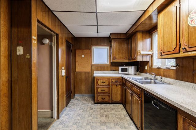 22 Grassmere Park, Rochester, NY 14612