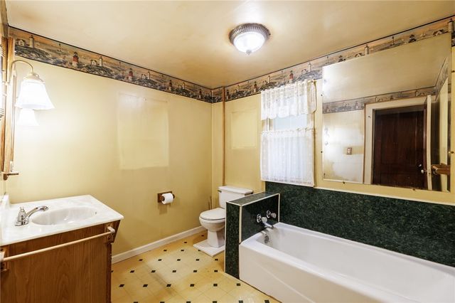 22 Grassmere Park, Rochester, NY 14612