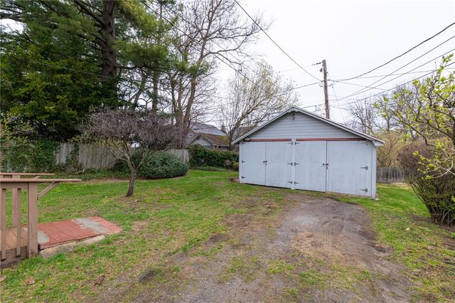 22 Grassmere Park, Rochester, NY 14612