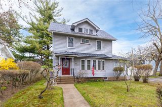 22 Grassmere Park, Rochester, NY 14612