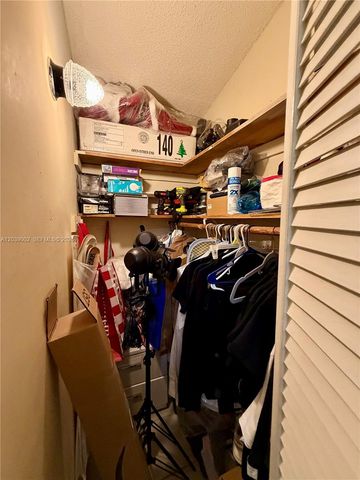 400 NW 44th Ave, Miami, FL 33126