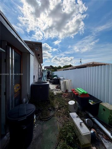 400 NW 44th Ave, Miami, FL 33126