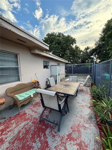 400 NW 44th Ave, Miami, FL 33126