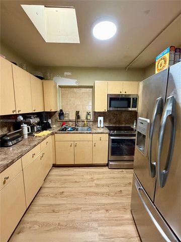 400 NW 44th Ave, Miami, FL 33126