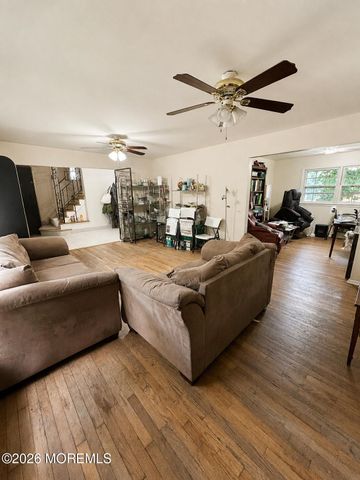 333 S Lincoln Avenue, Oakhurst, NJ 07755