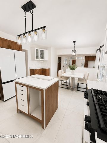 333 S Lincoln Avenue, Oakhurst, NJ 07755