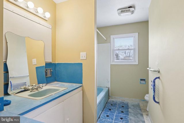 5 FORSGATE LN, Bordentown, NJ 08505