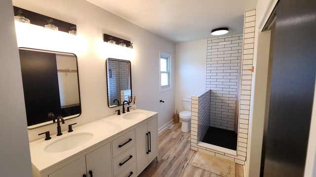 7749 Lyman Avenue, Darien, IL 60561