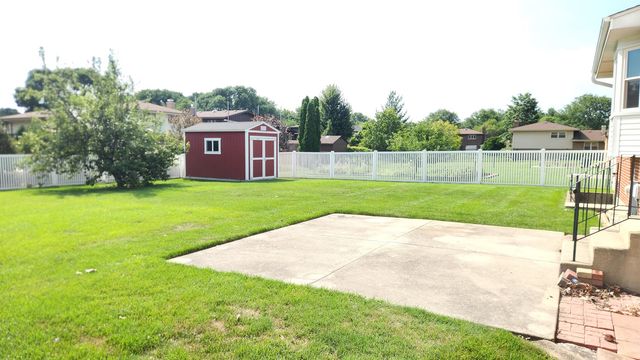 7749 Lyman Avenue, Darien, IL 60561