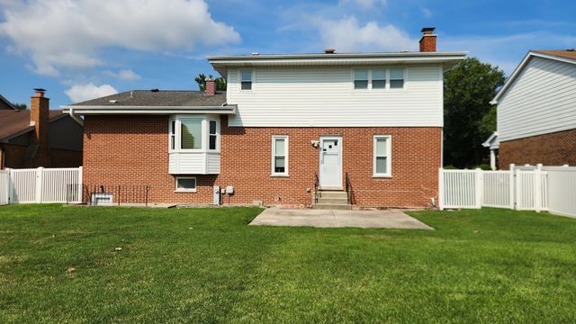 7749 Lyman Avenue, Darien, IL 60561