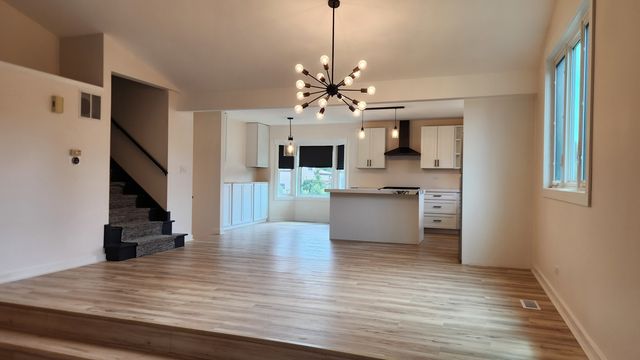 7749 Lyman Avenue, Darien, IL 60561