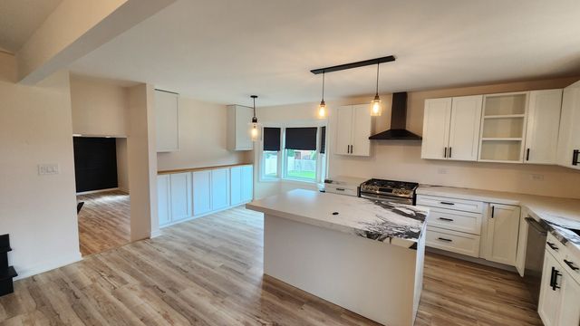 7749 Lyman Avenue, Darien, IL 60561