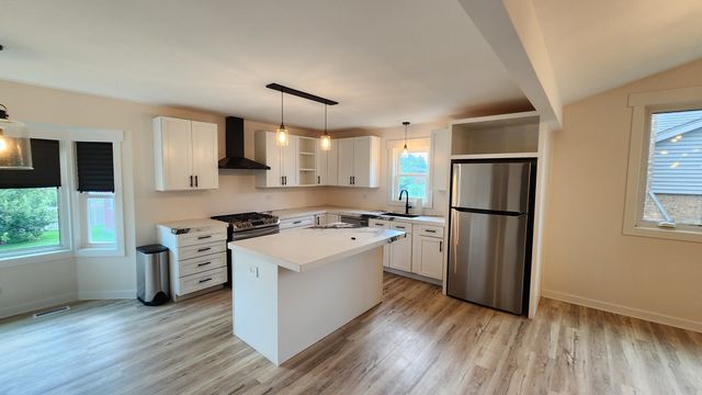 7749 Lyman Avenue, Darien, IL 60561