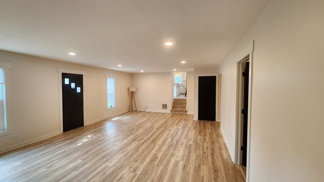 7749 Lyman Avenue, Darien, IL 60561