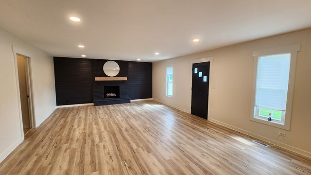7749 Lyman Avenue, Darien, IL 60561