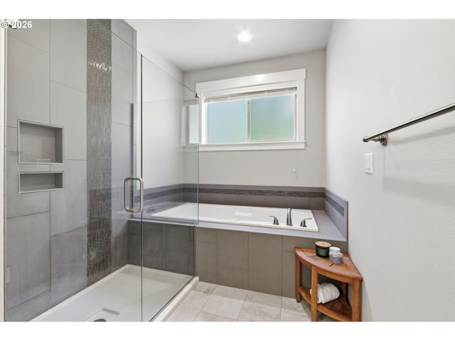 11012 Ne 2ND Ct, Vancouver, WA 98685