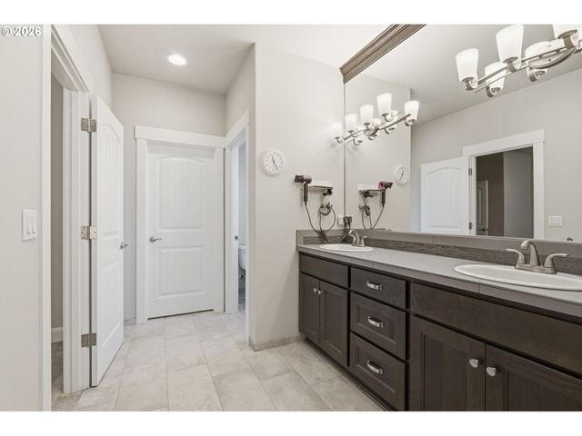 11012 Ne 2ND Ct, Vancouver, WA 98685