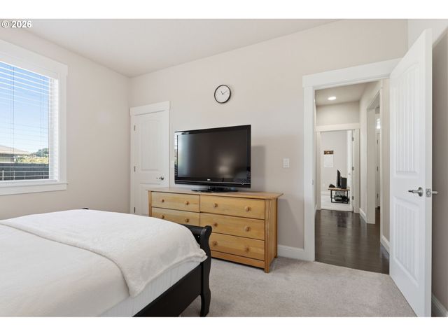 11012 Ne 2ND Ct, Vancouver, WA 98685