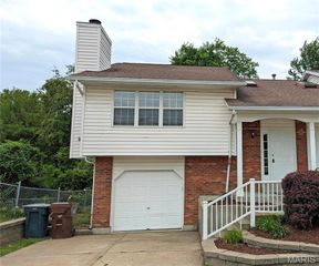 332 Spencer Place, St Peters, MO 63376