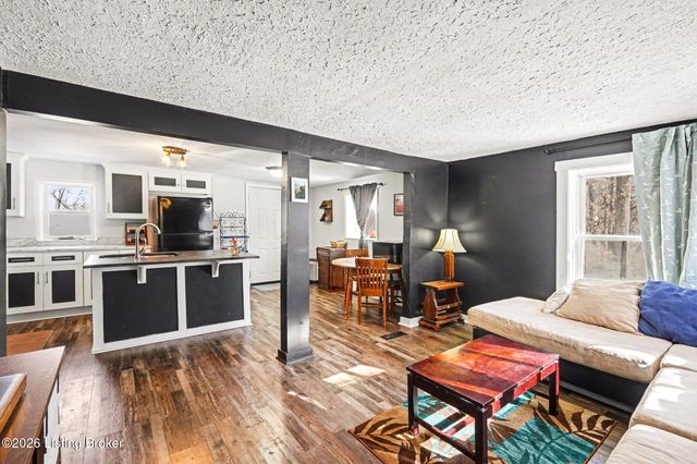 2121 Top Hill Rd, Louisville, KY 40118