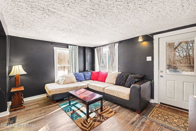 2121 Top Hill Rd, Louisville, KY 40118