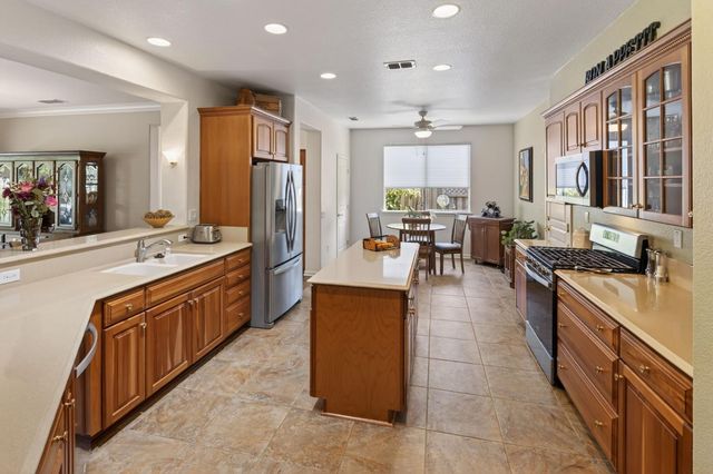 671 Violet Ln, Lincoln, CA 95648