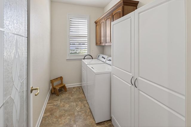 671 Violet Ln, Lincoln, CA 95648