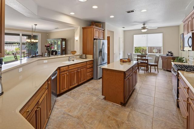 671 Violet Ln, Lincoln, CA 95648