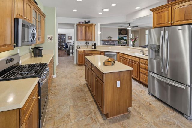 671 Violet Ln, Lincoln, CA 95648