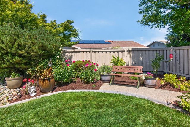 671 Violet Ln, Lincoln, CA 95648