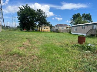 1100 Pine Street, Baytown, TX 77520