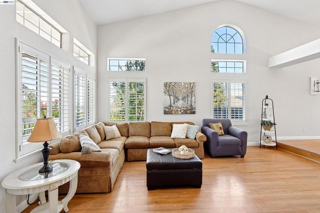 477 Obsidian Way, Clayton, CA 94517
