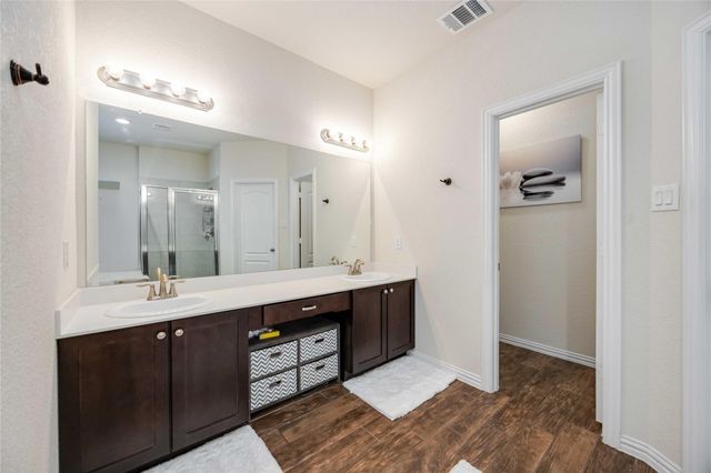 608 W Linnwood Drive, New Caney, TX 77357