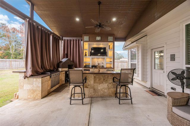 608 W Linnwood Drive, New Caney, TX 77357