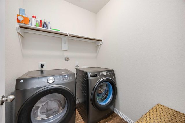 608 W Linnwood Drive, New Caney, TX 77357